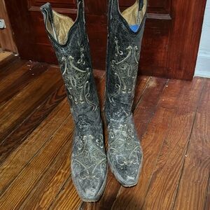 Corral by Circle G Black w Green and Beige Stitching.